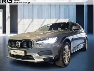 Używany Volvo V90 CC 250 KM (183 kW) 2022 Szary Kombi