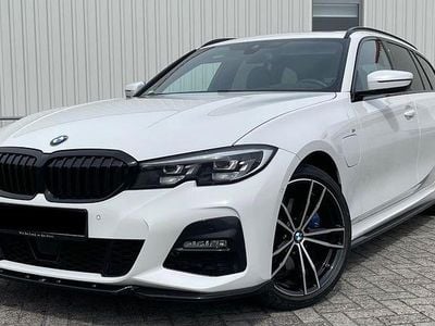 Begagnad BMW 330e Shadowline 292 HK (214 kW) 2021 Vit Kombi