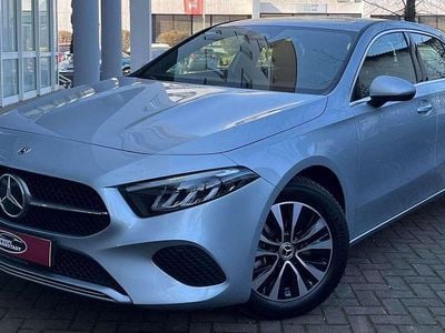 Gebraucht Mercedes A200 163 PS (119 kW) 2024 Hightechsilber metallic Kleinwagen