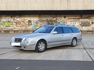 Mercedes E200