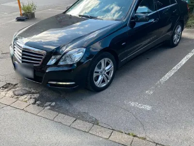 Gebraucht Mercedes E200 Avantgarde 136 PS (100 kW) 2011 Schwarz Limousine