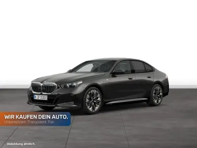Gebraucht BMW 550e Comfort Edition 489 PS (359 kW) 2025 Sophistograu brillanteffekt metallic Limousine