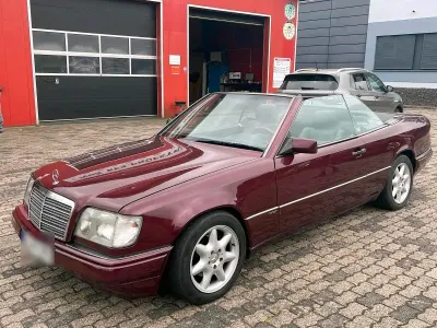 Second-hand Mercedes E200 136 CP (100 kW) 1997 Roșu Cabrio