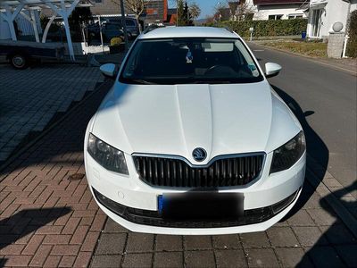 Gebraucht Skoda Octavia 150 PS (110 kW) 2015 Weiß Kleinwagen