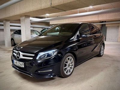 Usata Mercedes B200 136 CV (100 kW) 2015 Nero Monovolume