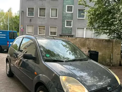 Używany Ford Fiesta 60 KM (44 kW) 2004 Szary Hatchback
