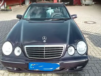 Gebraucht Mercedes E240 Avantgarde 170 PS (125 kW) 1999 Violett Limousine