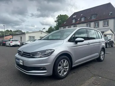 Gebraucht VW Touran Comfortline 150 PS (110 kW) 2022 Silber Van / Kleinbus