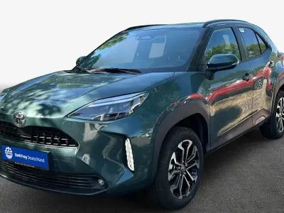 Neu Toyota Yaris Cross 130 PS (95 kW) 2026 Grün SUV