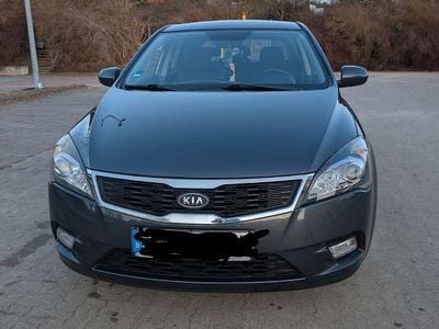 Gebraucht Kia Ceed Vision 90 PS (66 kW) 2011 Grau Kleinwagen