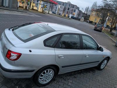 Usado Hyundai Elantra 105 HP (77 kW) 2005 Prateado Sedan