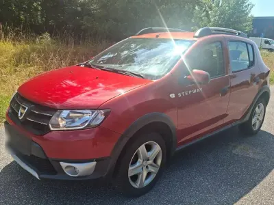 Gebraucht Dacia Sandero Stepway Ambiance 90 PS (66 kW) 2014 Rot Limousine