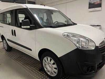 Weiß Gebraucht 2016 Opel Combo Selection Kombi | 6.999 € (Guter Preis)
