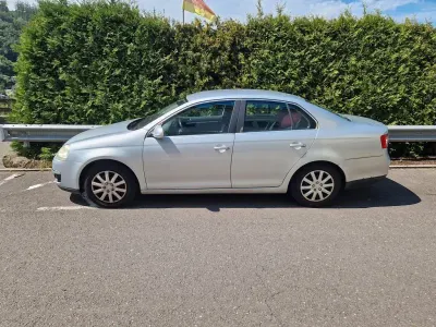 Gebraucht VW Jetta Comfortline 140 PS (102 kW) 2010 Silber Limousine