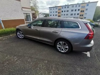 Gebraucht Volvo V60 Momentum 190 PS (139 kW) 2018 Grau Kombi