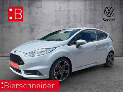 Gebraucht Ford Fiesta ST200 200 PS (147 kW) 2017 Weiss Kleinwagen