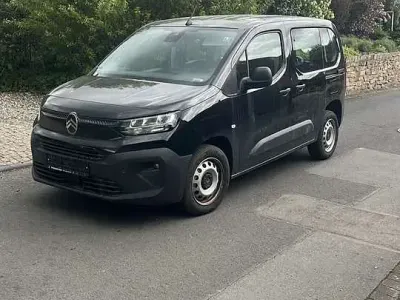 Gebraucht Citroën Berlingo Comfort 110 PS (80 kW) 2025 Schwarz Van / Kleinbus