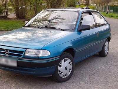 Second-hand Opel Astra 60 CP (44 kW) 1993 Albastru Berlinǎ