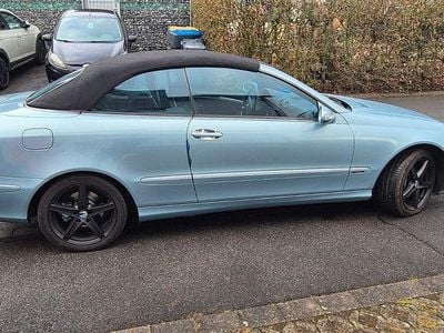 Usata Mercedes CLK320 224 CV (164 kW) 2003 Blu Cabrio