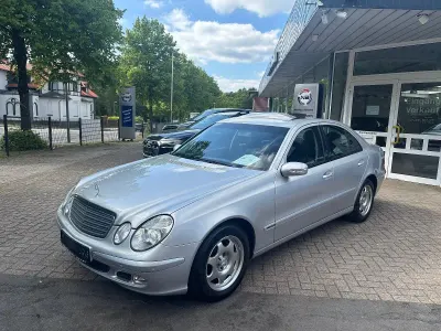 Używany Mercedes E200 163 KM (119 kW) 2003 Srebrny Sedan/Limuzyna