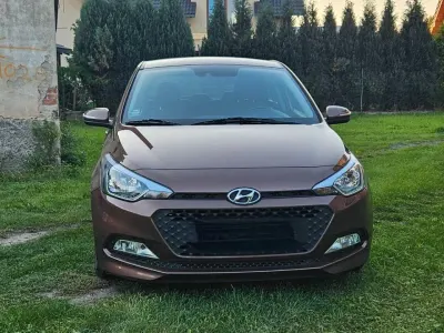 Gebraucht Hyundai i20 Trend 84 PS (61 kW) 2018 Braun Kleinwagen