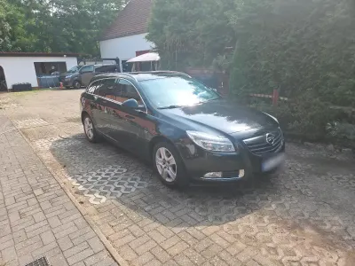 Gebraucht Opel Insignia 131 PS (96 kW) 2011 Schwarz Kombi