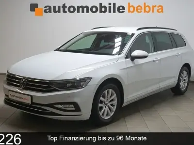 Gebraucht VW Passat Business 150 PS (110 kW) 2023 Gletscherweiã Kombi