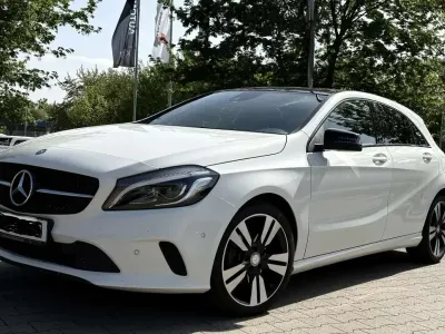 Gebraucht Mercedes A180 Urban 122 PS (89 kW) 2015 Schwarz Limousine