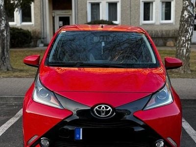 Usata Toyota Aygo 60 CV (44 kW) 2015 Rosso Utilitaria