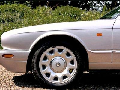 Jaguar XJ8