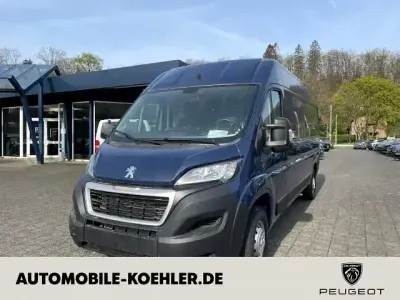 Gebraucht Peugeot Boxer Avantage 140 PS (102 kW) 2023 Farbe blau imperial/farbe flotte Van