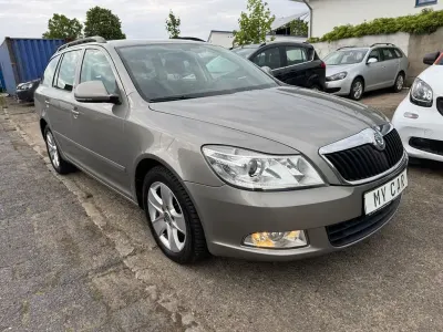 Gebraucht Skoda Octavia Elegance 140 PS (102 kW) 2011 Beige Kombi