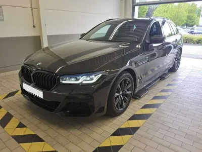 Gebraucht BMW 530 M Sport 286 PS (210 kW) 2022 Sophistograu brillant metallic Kombi