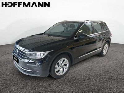 Deep black pearlescent Gebraucht 2024 VW Tiguan Life SUV | 29.990 € (Superpreis)