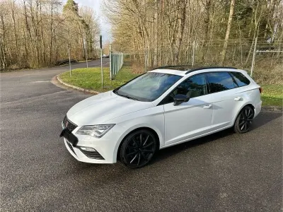 Używany Seat Leon 4Drive 300 KM (220 kW) 2020 Biały Sedan/Limuzyna