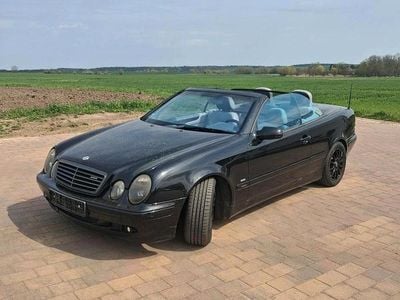 Usata Mercedes CLK230 193 CV (141 kW) 2000 Nero Cabrio