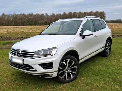 Gebraucht VW Touareg 262 PS (192 kW) 2015 Weiß SUV