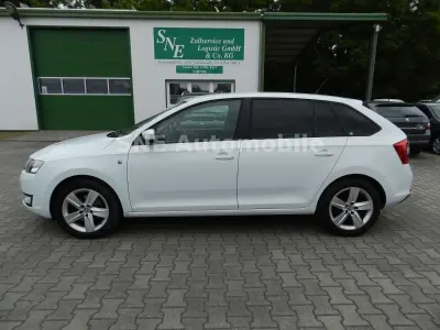Gebraucht Skoda Rapid Drive 90 PS (66 kW) 2015 Bila laser/laser white Kleinwagen
