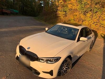 Weiß Gebraucht 2019 BMW 330 Limousine | 29.999 € (Fairer Preis)
