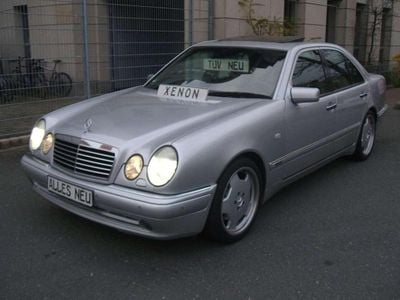 Silber Gebraucht 1996 Mercedes E420 AMG Limousine | 11.950 €