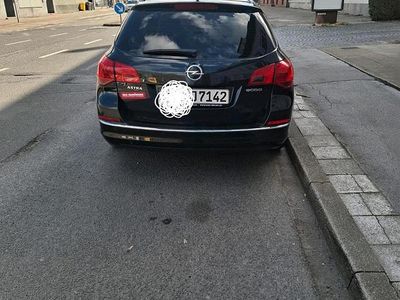 Gebraucht Opel Astra Sport 136 PS (100 kW) 2013 Schwarz Kombi