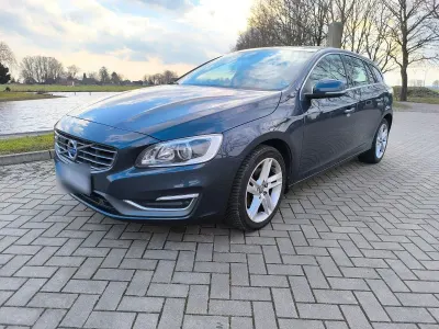 Gebraucht Volvo V60 Summum 181 PS (133 kW) 2014 Blau Kombi