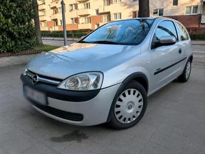 Używany Opel Corsa 60 KM (44 kW) 2003 Srebrny Hatchback