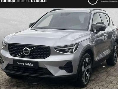 Neu Volvo XC40 Plus 163 PS (119 kW) 2025 Silber SUV