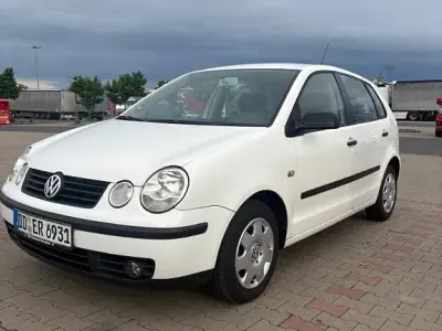 Używany VW Polo Basis 75 KM (55 kW) 2003 Biały Sedan/Limuzyna
