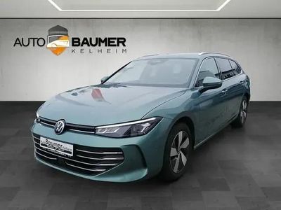 Gebraucht VW Passat 150 PS (110 kW) 2024 Maripositgrün metallic Kombi