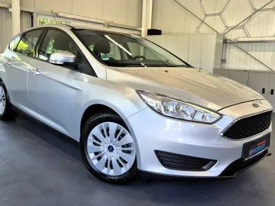 Gebraucht Ford Focus Trend 125 PS (91 kW) 2016 Silber Limousine