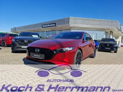 Neu Mazda 3 Homura-Line 140 PS (102 kW) 2026 Soul red crystal m Limousine