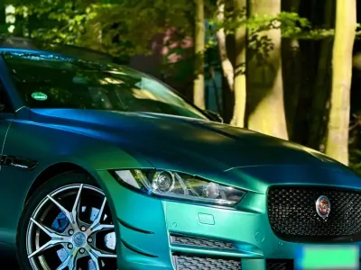 Używany Jaguar XE 184 KM (135 kW) 2017 Niebieski Sedan/Limuzyna