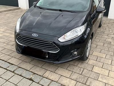 Begagnad Ford Fiesta Titanium 101 HK (74 kW) 2014 Svart Halvkombi